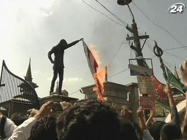 Исламисты продолжают штурм посольств США и европейских стран Исламисты продолжают штурм посольств США и европейских стран