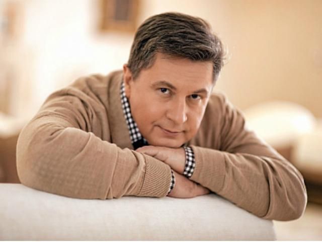 Азаров-младший раздает подарки аптекарям (Фото) Азаров-младший раздает подарки аптекарям (Фото)