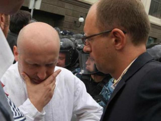 К Тимошенко не пустили Яценюка и Турчинова К Тимошенко не пустили Яценюка и Турчинова