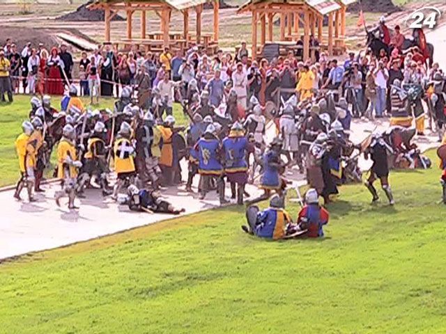 В "Парке Киевская Русь" стартовал чемпионат Украины по средневековому фехтованию
