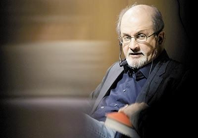 За голову Салмана Рушді іранці готові заплатити уже понад 3 мільйони За голову Салмана Рушді іранці готові заплатити уже понад 3 мільйони