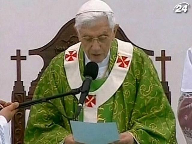 Папа Римский отслужил мессу на берегу моря в Ливане Папа Римский отслужил мессу на берегу моря в Ливане