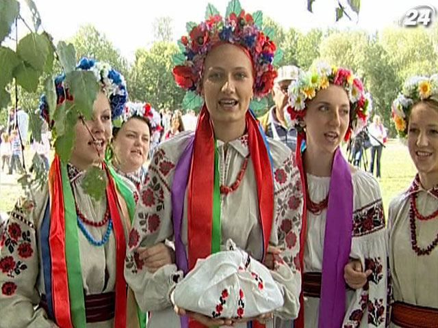 Под Киевом вспоминали древние свадебные обряды