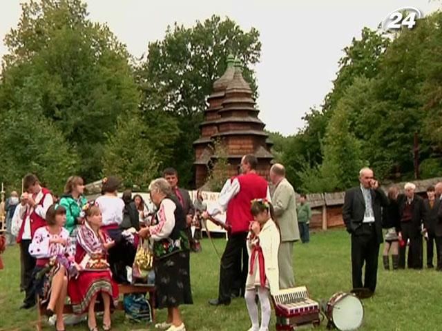 Во Львове проходит фестиваль аутентичного искусства "Веретено" Во Львове проходит фестиваль аутентичного искусства "Веретено"