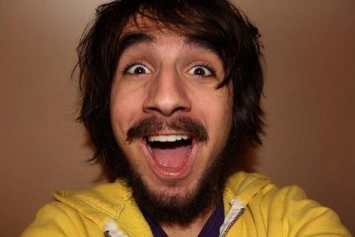 Чоловік у бікіні став зіркою YouTube (Відео) Чоловік у бікіні став зіркою YouTube (Відео)