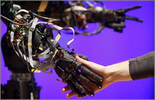 NASA выделило 2,7 миллиона долларов на человекоподобных роботов