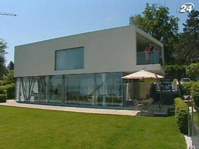 Скляний будинок на озері - незвична ідея швейцарського архітектора