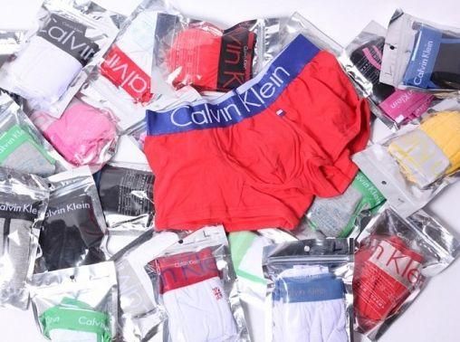 Чоловік одягнув три сотні трусів задля рекорду (Фото) Чоловік одягнув три сотні трусів задля рекорду (Фото)