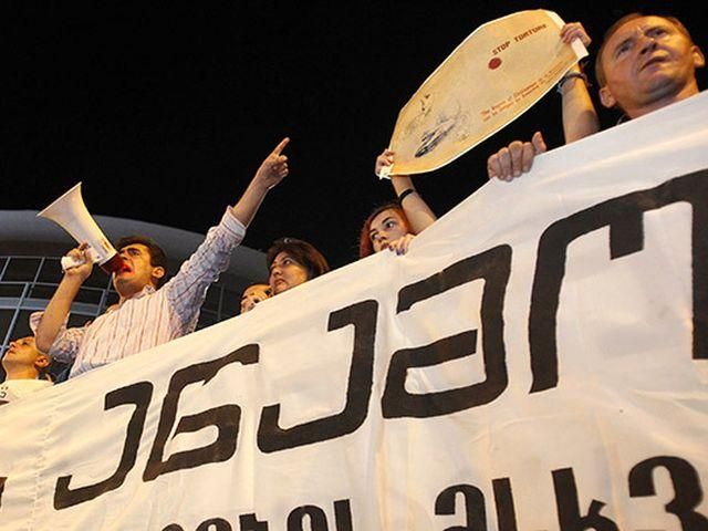 У Тбілісі – масові протести через тортури у в'язницях У Тбілісі – масові протести через тортури у в'язницях