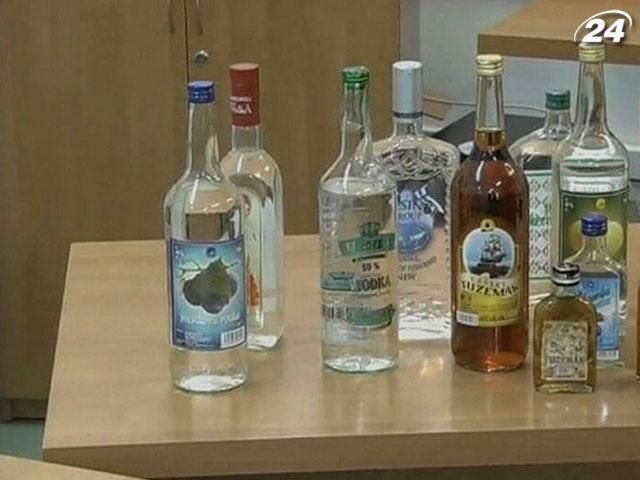 Польские таможенники изъяли 200 бутылок контрафактной водки Польские таможенники изъяли 200 бутылок контрафактной водки