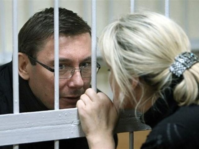 Тюремщики говорят, что телефон Луценко не работает из-за испорченных кабелей