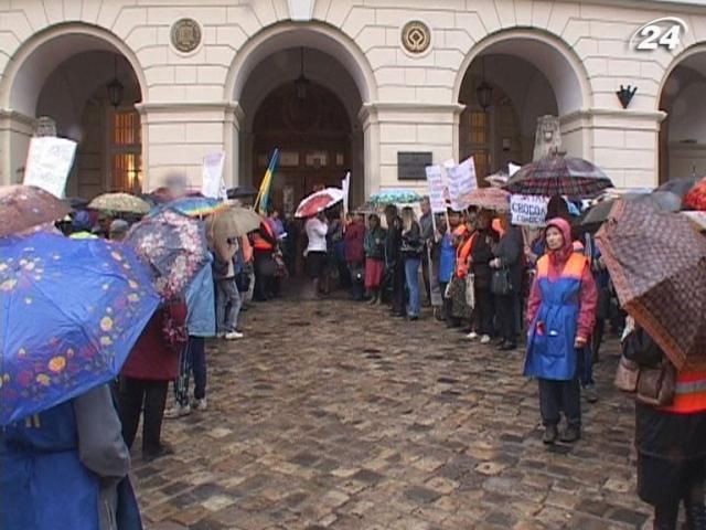 З початку вересня львівські вулиці підмітають задарма З початку вересня львівські вулиці підмітають задарма