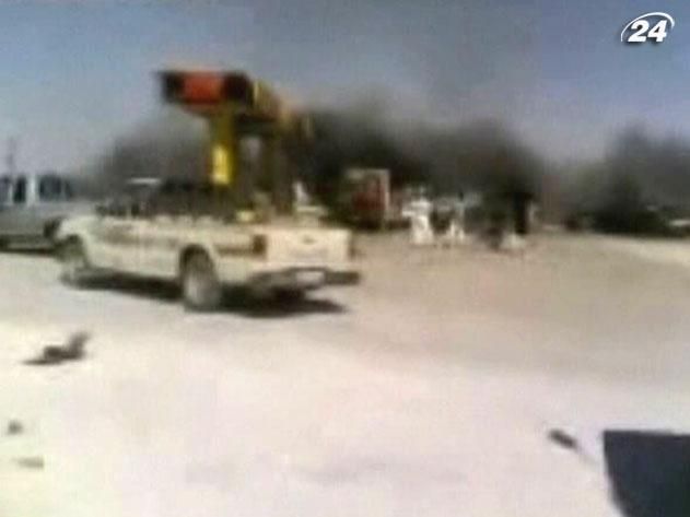 Сирійський бойовий літак обстріляв АЗС: більше 50 загиблих Сирійський бойовий літак обстріляв АЗС: більше 50 загиблих