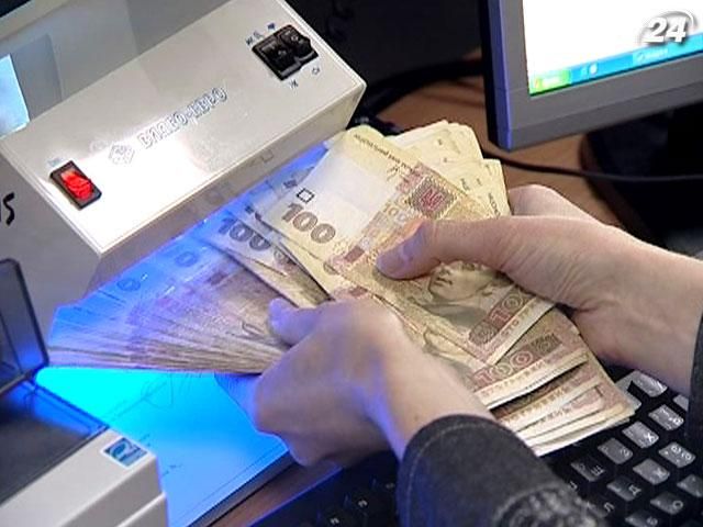 Чиновники звітують про значний приріст доходів українців