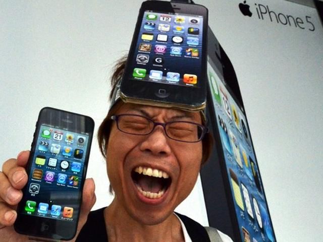 Фанаты Apple стояли в очереди за iPhone 5 несколько дней (Фото)