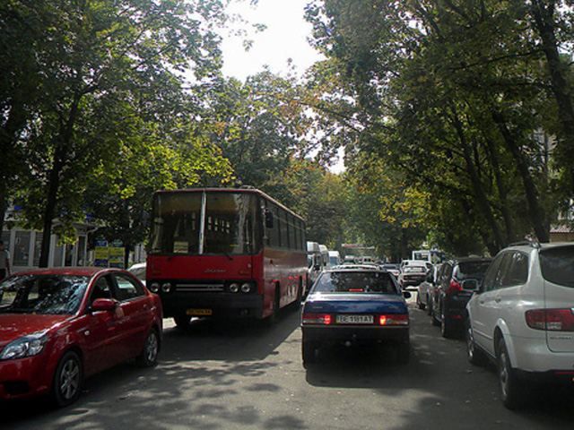 Янукович парализовал движение в Николаеве (Фото)