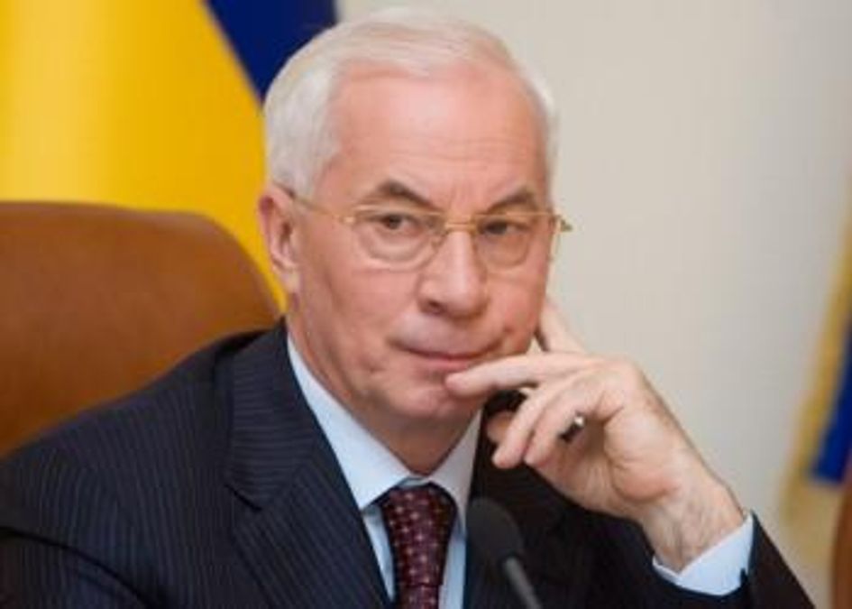 Прем'єр-міністр Азаров вшанував пам'ять партизанів (Фото) Прем'єр-міністр Азаров вшанував пам'ять партизанів (Фото)