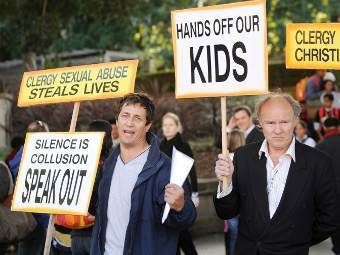 В Австралии посчитали жертв священников-педофилов В Австралии посчитали жертв священников-педофилов