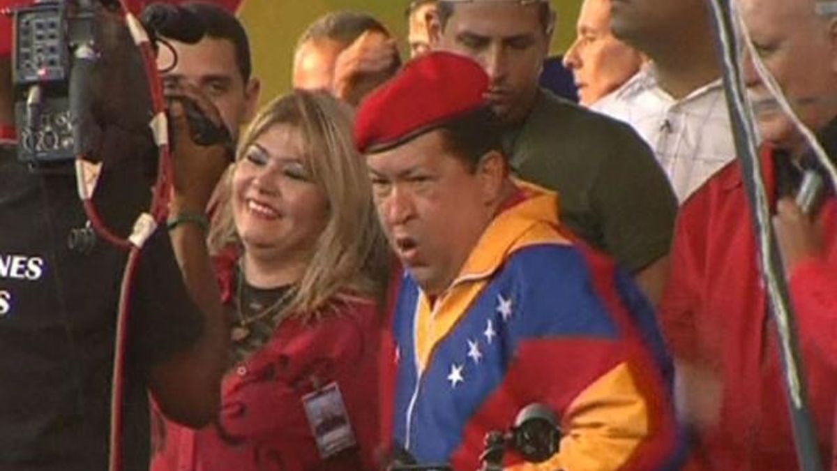 Уго Чавес напередодні виборів видасть книгу мемуарів