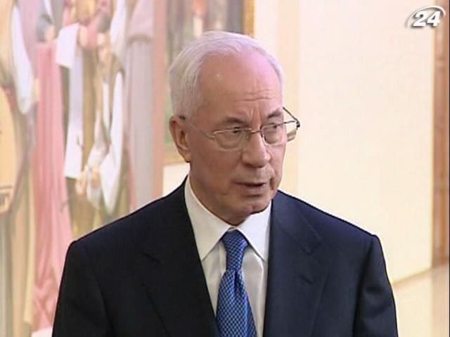 Азаров не поспішає віддавати чужі борги Росії Азаров не поспішає віддавати чужі борги Росії