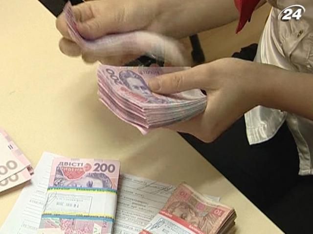 Банкіри: ще зарано переводити депозити з гривні в іноземну валюту Банкіри: ще зарано переводити депозити з гривні в іноземну валюту