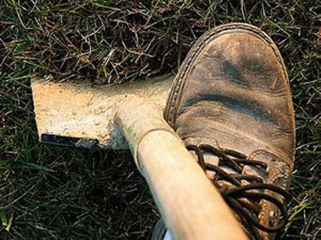 На Житомирщині підліток розтрощив 36 могил На Житомирщині підліток розтрощив 36 могил