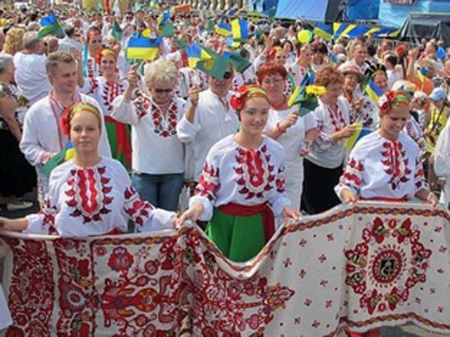 У Полтаві пройшов парад вишиванок У Полтаві пройшов парад вишиванок