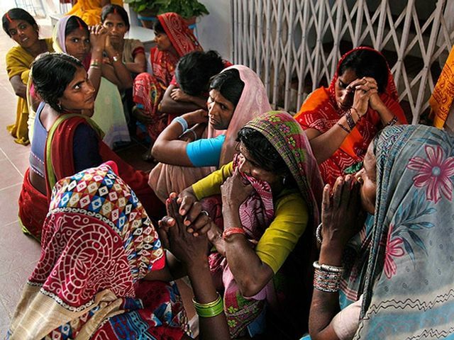 Внаслідок штовханини в індійському храмі загинули 9 людей Внаслідок штовханини в індійському храмі загинули 9 людей