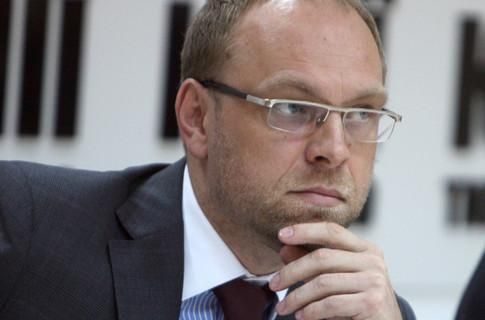 Власенко вважає, що Янукович має очолити список "нев'їзних" до США Власенко вважає, що Янукович має очолити список "нев'їзних" до США