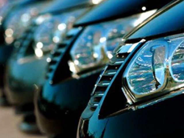 Уряд витратив 17 мільйонів на свої авто менш ніж за рік Уряд витратив 17 мільйонів на свої авто менш ніж за рік