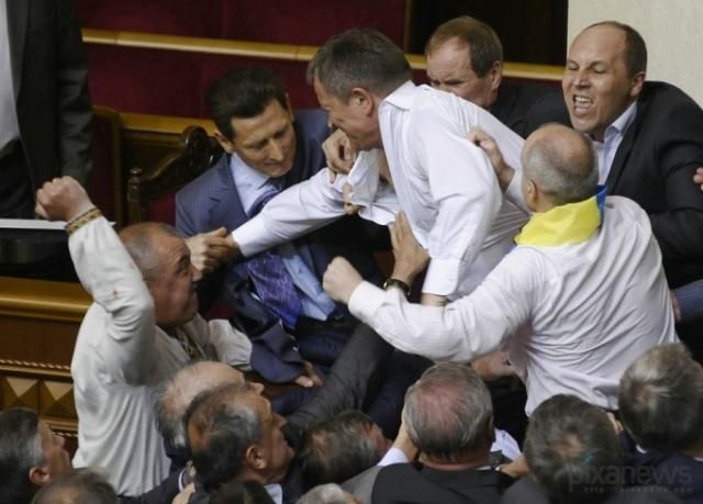 Кровь в Раде. Депутатские драки шестого созыва (Фото, Видео) Кровь в Раде. Депутатские драки шестого созыва (Фото, Видео)