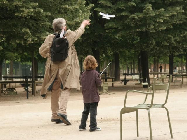 Дідусь випадково забрав з дитячого садка чужого онука Дідусь випадково забрав з дитячого садка чужого онука