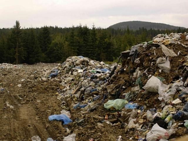 Журналистов попытались переехать грузовиком (Видео) Журналистов попытались переехать грузовиком (Видео)