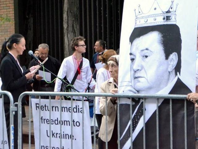 У Нью-Йорку українська діаспора "потоптала" Януковича (Фото)