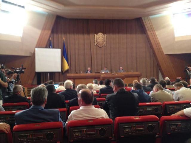 В крымском парламенте выступали на крымскотатарском языке