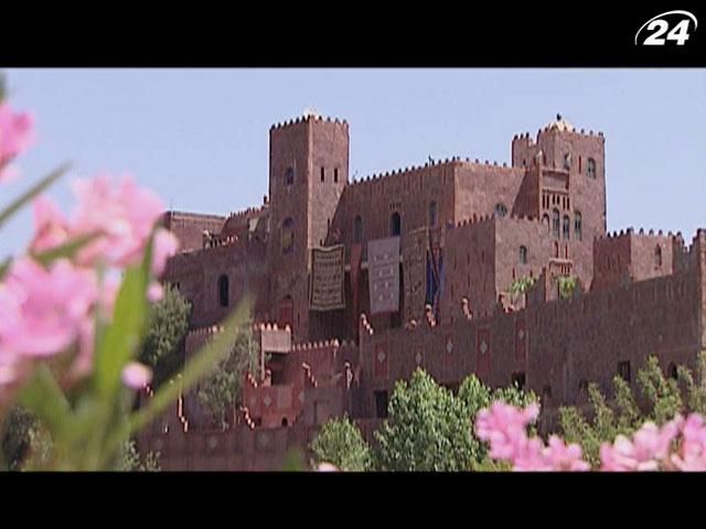 Місто Марракеш: торгівля найекзотичнішими прянощами та найзахопливіші вуличні вистави Сходу Місто Марракеш: торгівля найекзотичнішими прянощами та найзахопливіші вуличні вистави Сходу