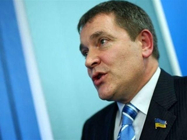 Колесніченко подав до суду на письменника за "наклеп" (Фото)