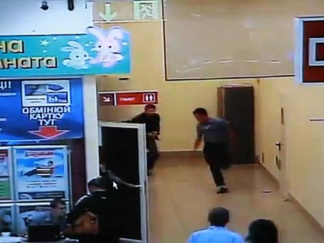 В інтернеті з'явилось повне відео інциденту в "Каравані" (Відео) В інтернеті з'явилось повне відео інциденту в "Каравані" (Відео)