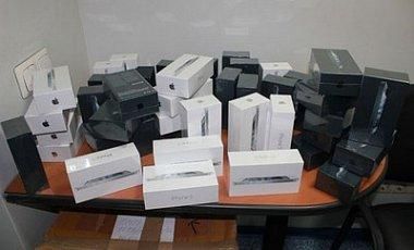 Киевлянин хотел провезти в Украину двенадцать iPhone 5