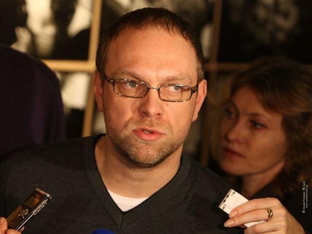 Власенко: Тимошенко лежить на підлозі перед своєю палатою Власенко: Тимошенко лежить на підлозі перед своєю палатою