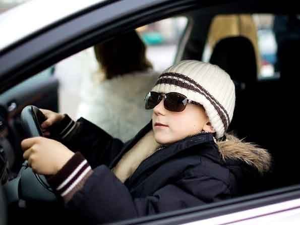 Четырехлетний мальчик угнал машину у собственной мамы Четырехлетний мальчик угнал машину у собственной мамы