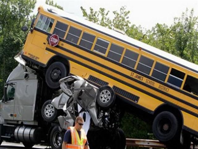 Почти 50 школьников пострадали в ДТП в США Почти 50 школьников пострадали в ДТП в США