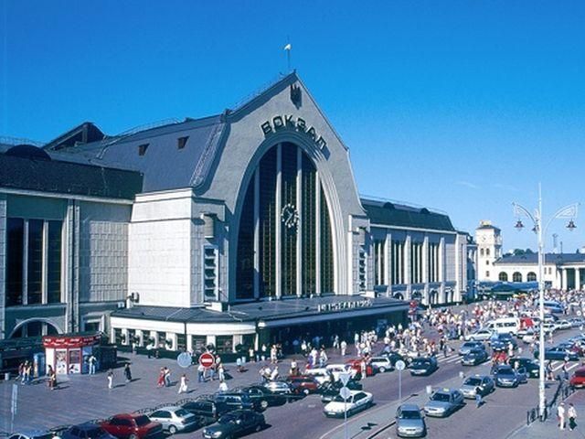 У Києві вже вчетверте за тиждень "замінували" вокзал У Києві вже вчетверте за тиждень "замінували" вокзал