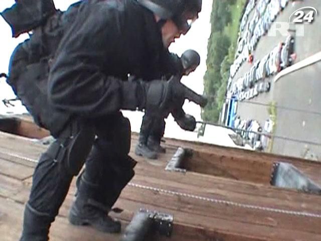 Спецназовцы тренируются почти круглосуточно Спецназовцы тренируются почти круглосуточно