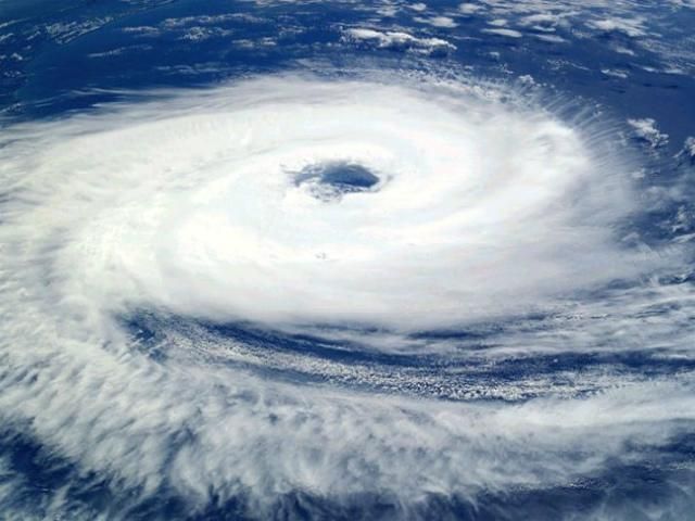 До Токіо наближається тайфун "Джелават" До Токіо наближається тайфун "Джелават"