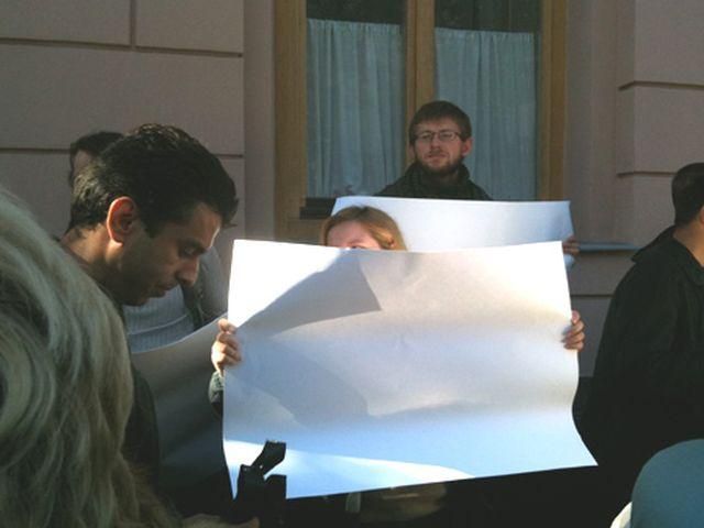 Журналісти розпочали протест проти "наклепу" (Фото) Журналісти розпочали протест проти "наклепу" (Фото)