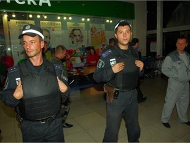 Охранникам разрешили бить посетителей магазинов Охранникам разрешили бить посетителей магазинов