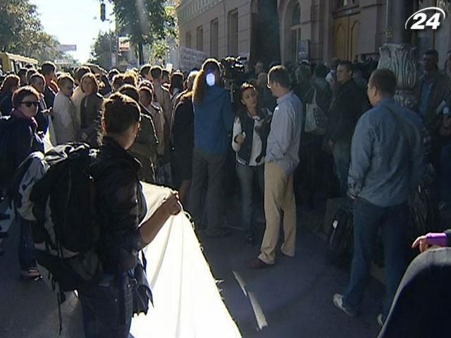 Журналисты завершили митинг под Верховной Радой Журналисты завершили митинг под Верховной Радой
