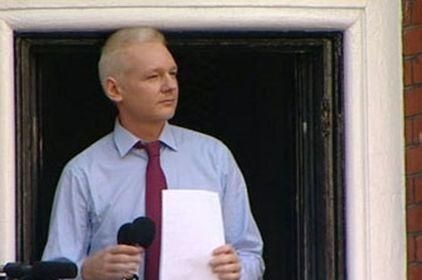 На дежурство возле посольства с Ассанджем Лондон потратил $1,6 млн На дежурство возле посольства с Ассанджем Лондон потратил $1,6 млн