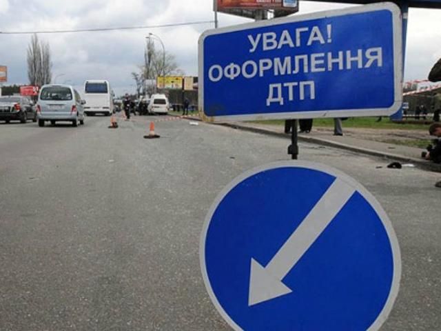 Патрульне авто ДАІ з урядового кортежу спровокувало ДТП (Відео)